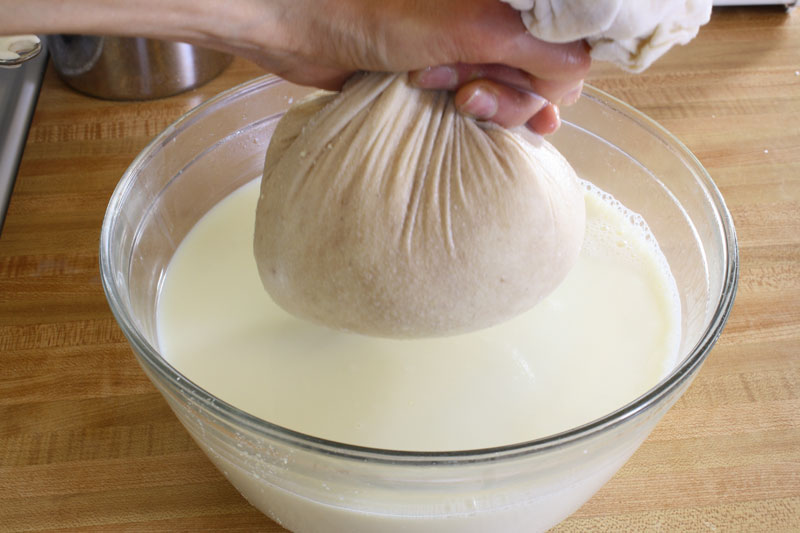 Cách làm sữa đậu nành với máy xay sinh tố
