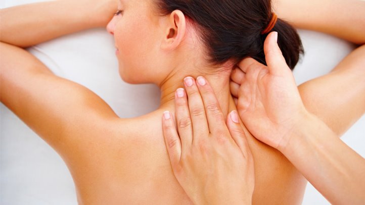 Cách massage lưng vai đơn giản