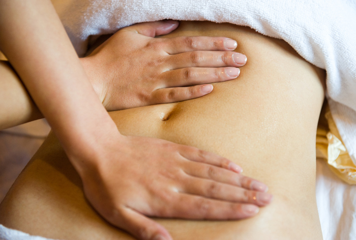 Cách massage bụng sau sinh