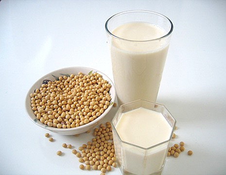 Xay sữa đậu nành với máy xay sinh tố